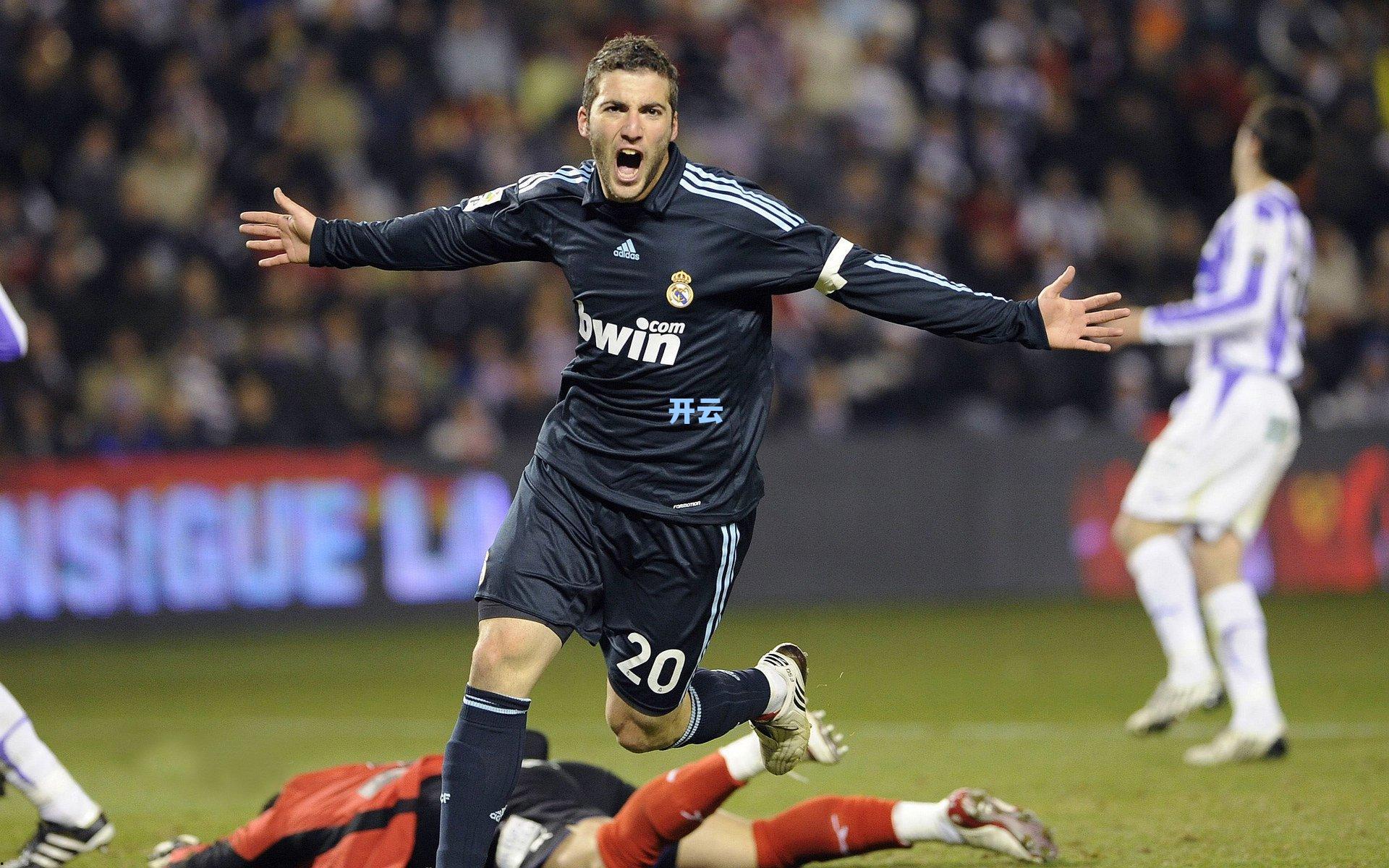 拉波尔塔与莱万经纪人关键会晤在即，波兰神锋续约前景蒙上阴影